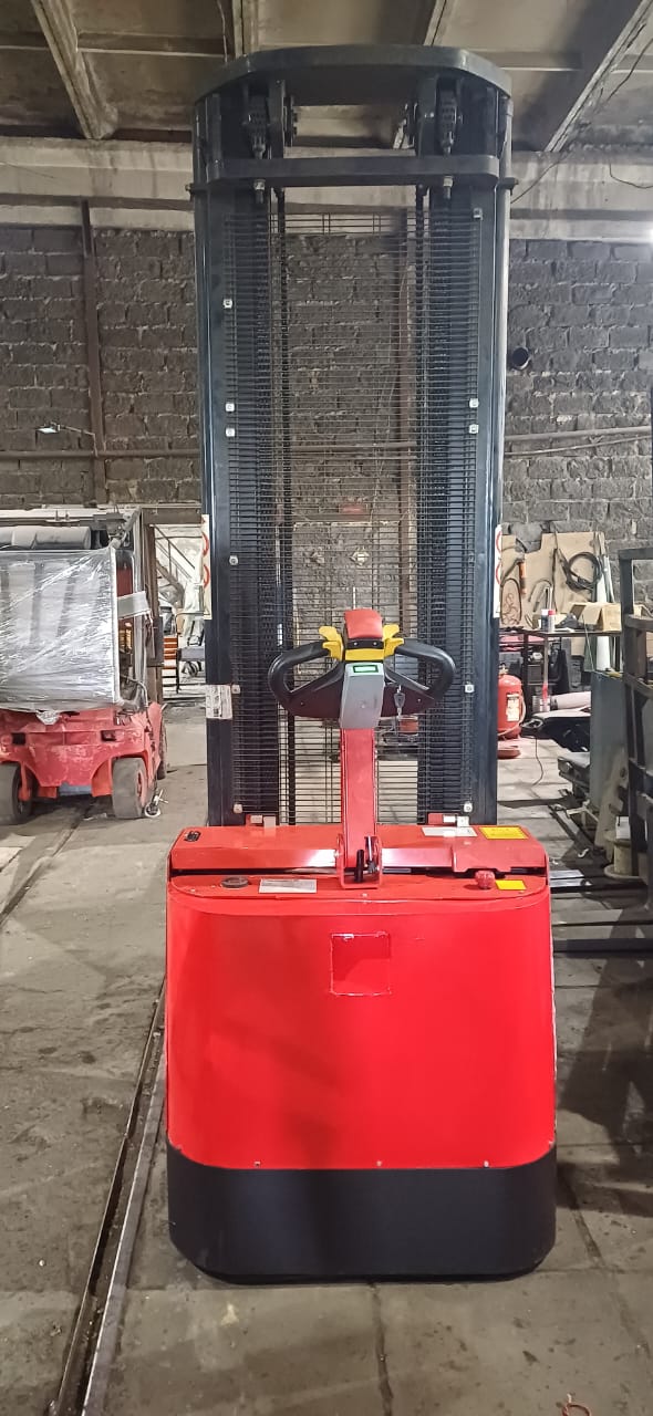 Электрический штабелер Pegasolift (Италия)