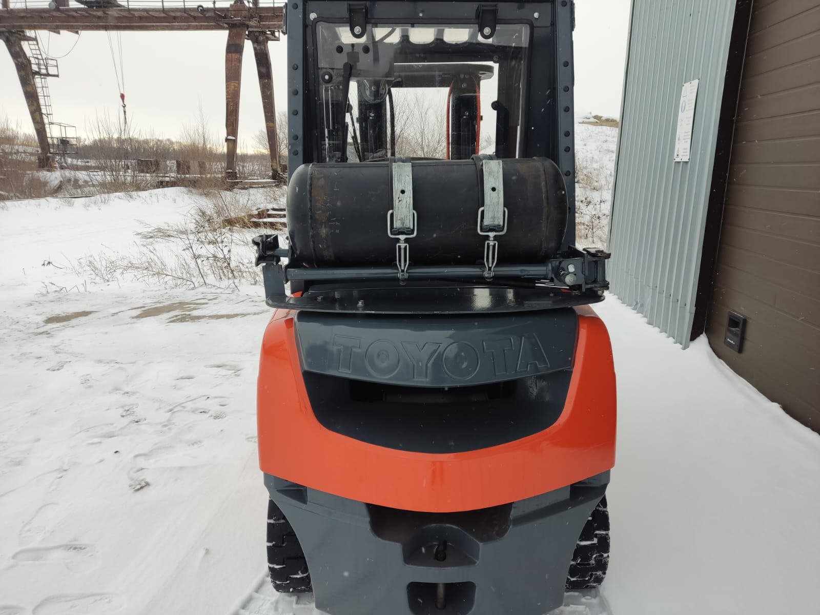 Погрузчик вилочный Toyota 32-8FG25 - фото 7