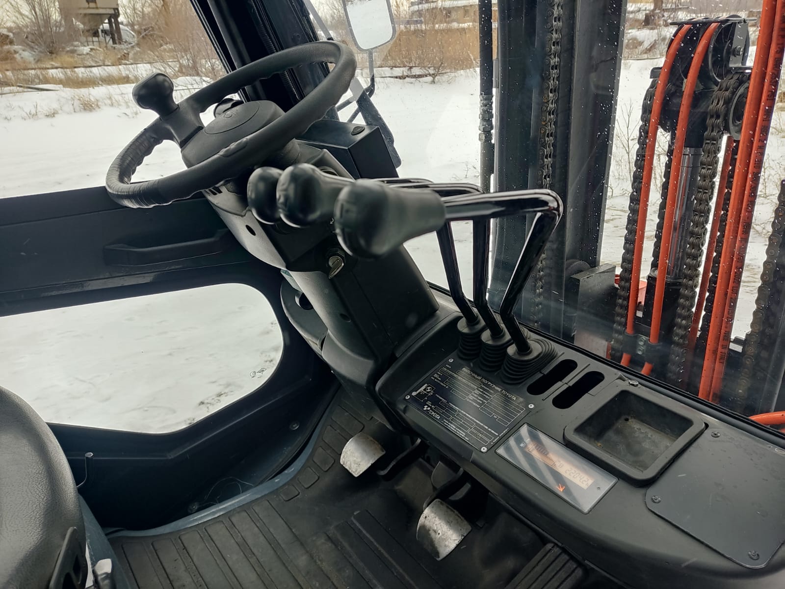 Погрузчик вилочный Toyota 32-8FG25 - фото 10