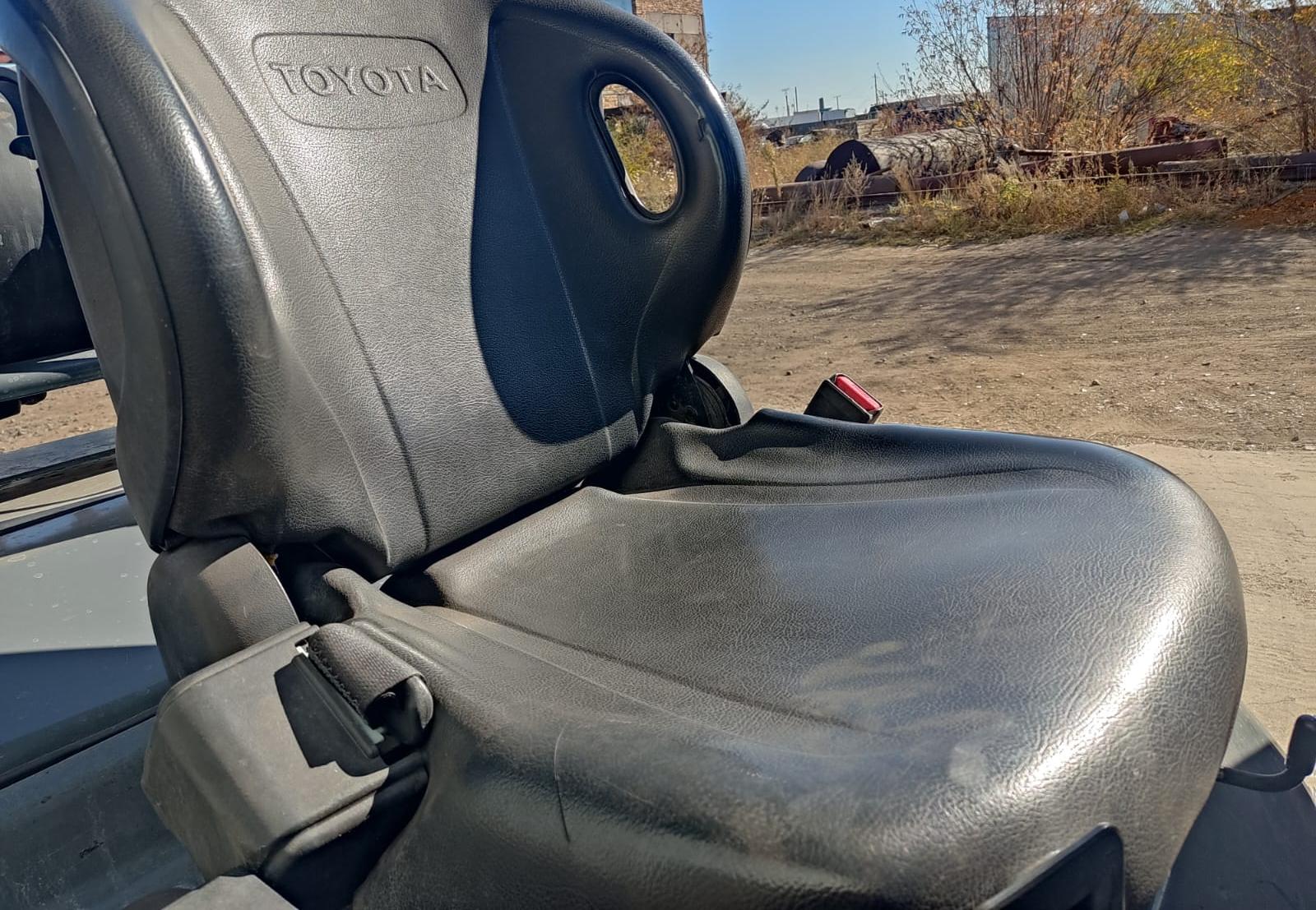 Погрузчик вилочный Toyota 32-8FG30 - фото 2