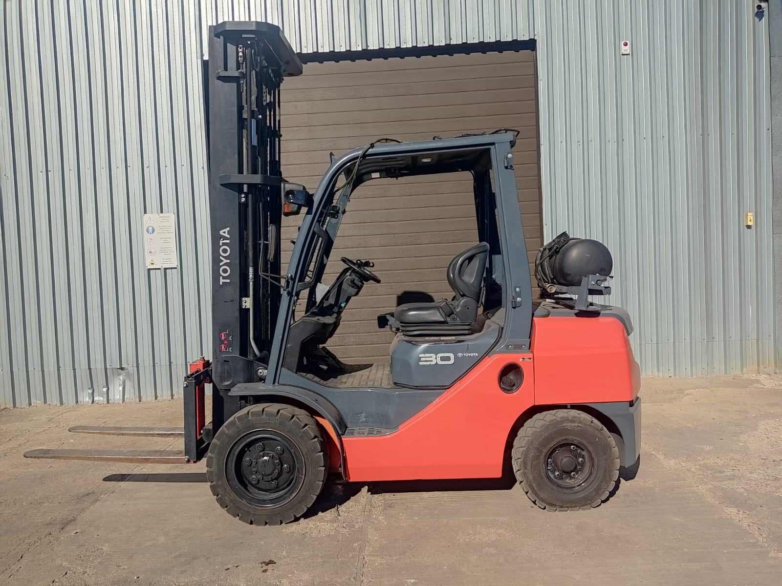 Погрузчик вилочный Toyota 32-8FG30 - фото 11