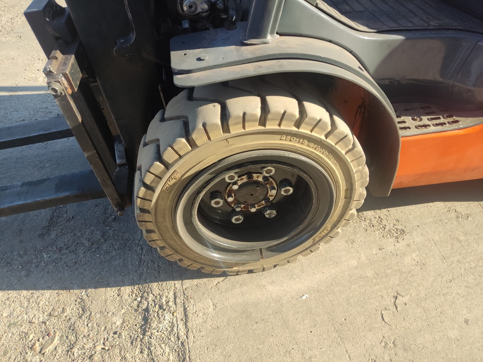 Вилочный погрузчик Toyota 32-8FGJ35 - фото 2